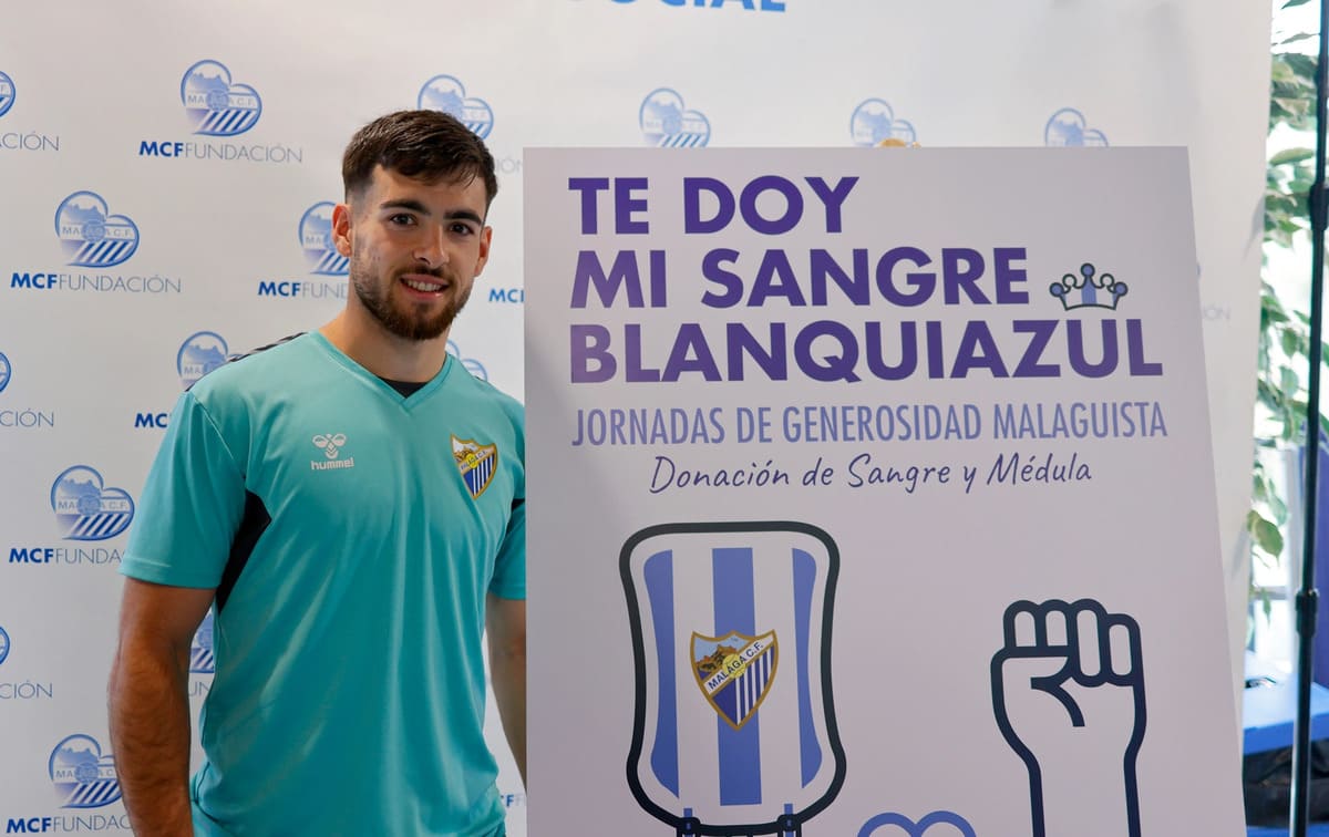 Ramón Enríquez durante la tradicional recogida de donaciones del Málaga CF