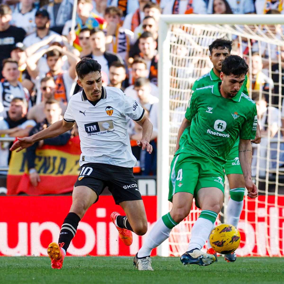 Johnny Cardoso y André Almeida en el Valencia CF - Real Betis | Foto: RBB
