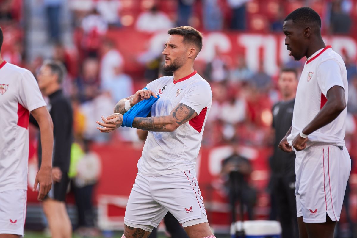 Gudelj en el calentamiento del Sevilla FC - Mallorca | Salvador López Medina para El MIRA