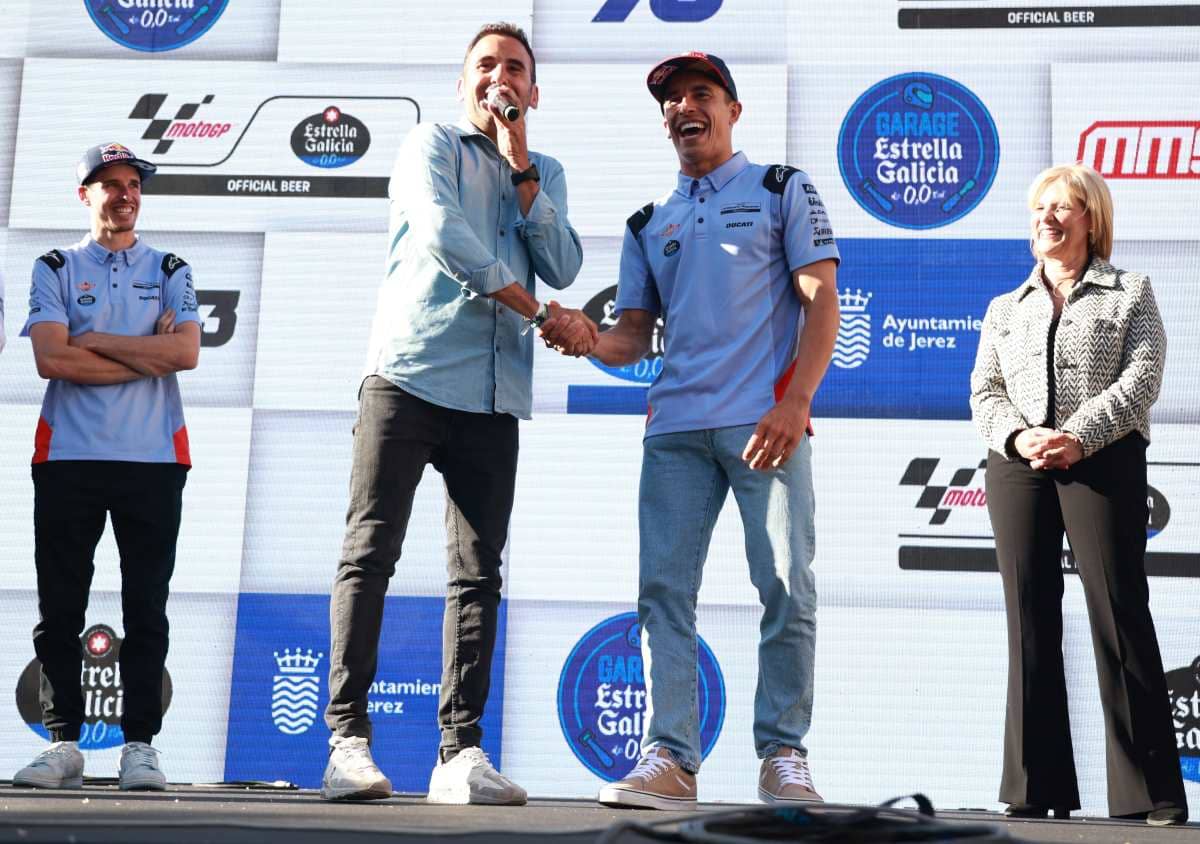 Inauguración del 'Garage Motor' Estrella Galicia 0,0  |  Cristo García