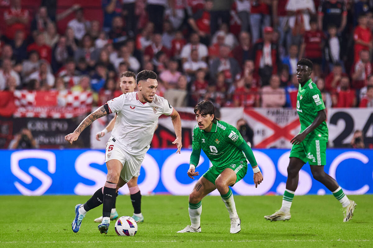 Ocampos y Bellerín en el Sevilla FC - Real Betis | Salvador López Medina para El MIRA