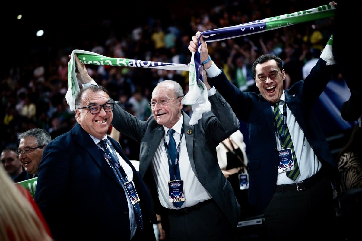 Francisco de la Torre y Juanma Moreno celebrando la victoria del Unicaja Baloncesto