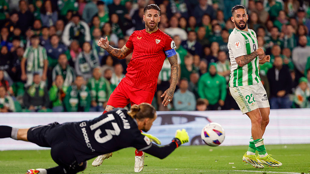 Sergio Ramos, Isco Alarcón y Nyland en el Real Betis - Sevilla FC