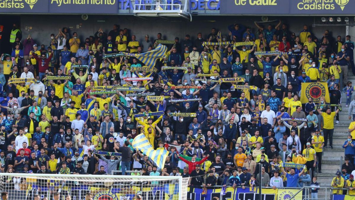 Brigadas Amarillas, el sector más ruidoso y animado de la afición del Cádiz CF