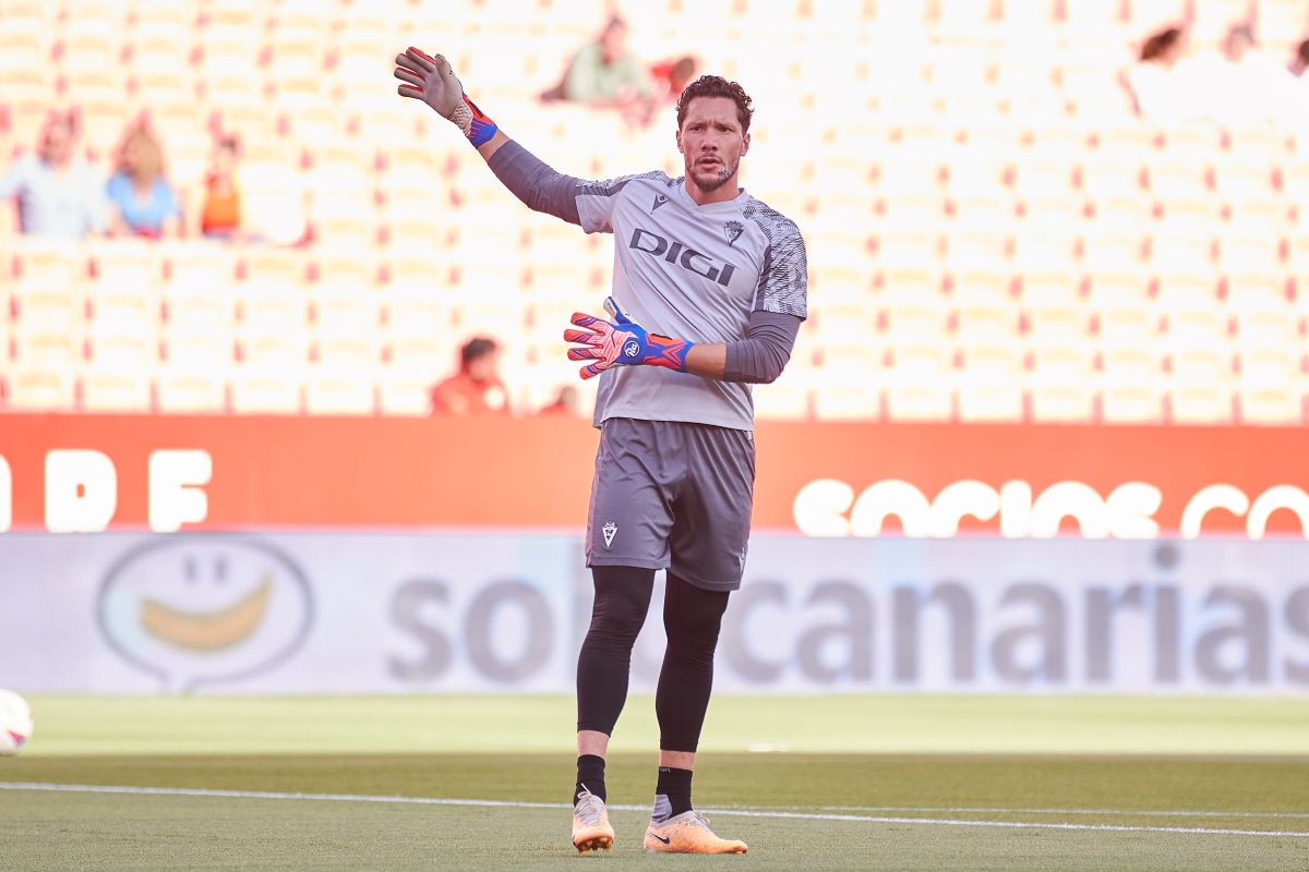 Conan Ledesma en el calentamiento del Sevilla FC - Cádiz CF | Salvador López Medina para El MIRA