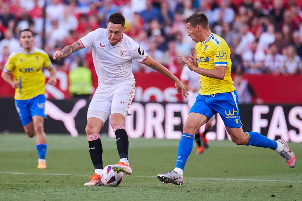 Lucas Ocampos y Rubén Alcaraz en el Sevilla FC - Cádiz CF | Salvador López Medina para El MIRA