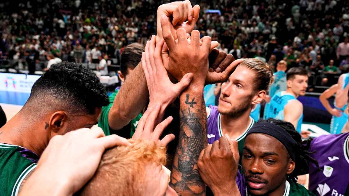 Unicaja Baloncesto celebrando una victoria