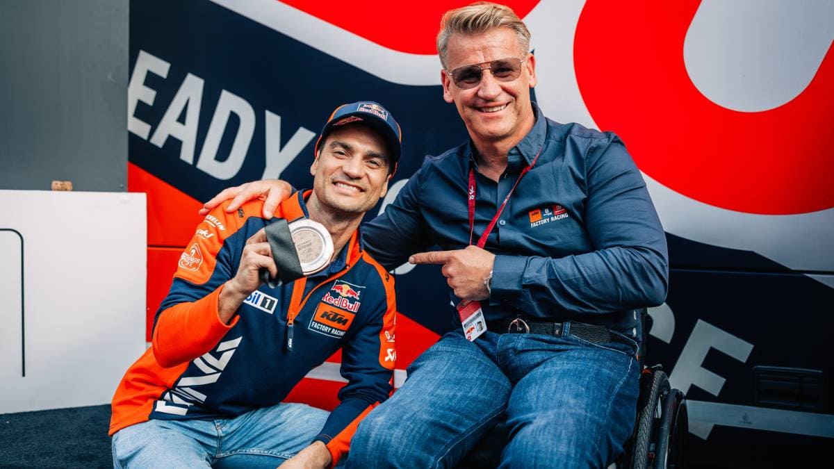 X Red Bull KTM Factory Racing. Director Deportivo Pit Beirer con Dani Pedrosa en el GP de España 2024