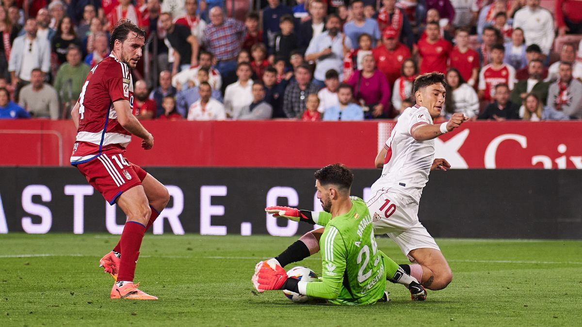 Alejo Véliz en el Sevilla FC - Granada CF | Salvador López Medina para El MIRA