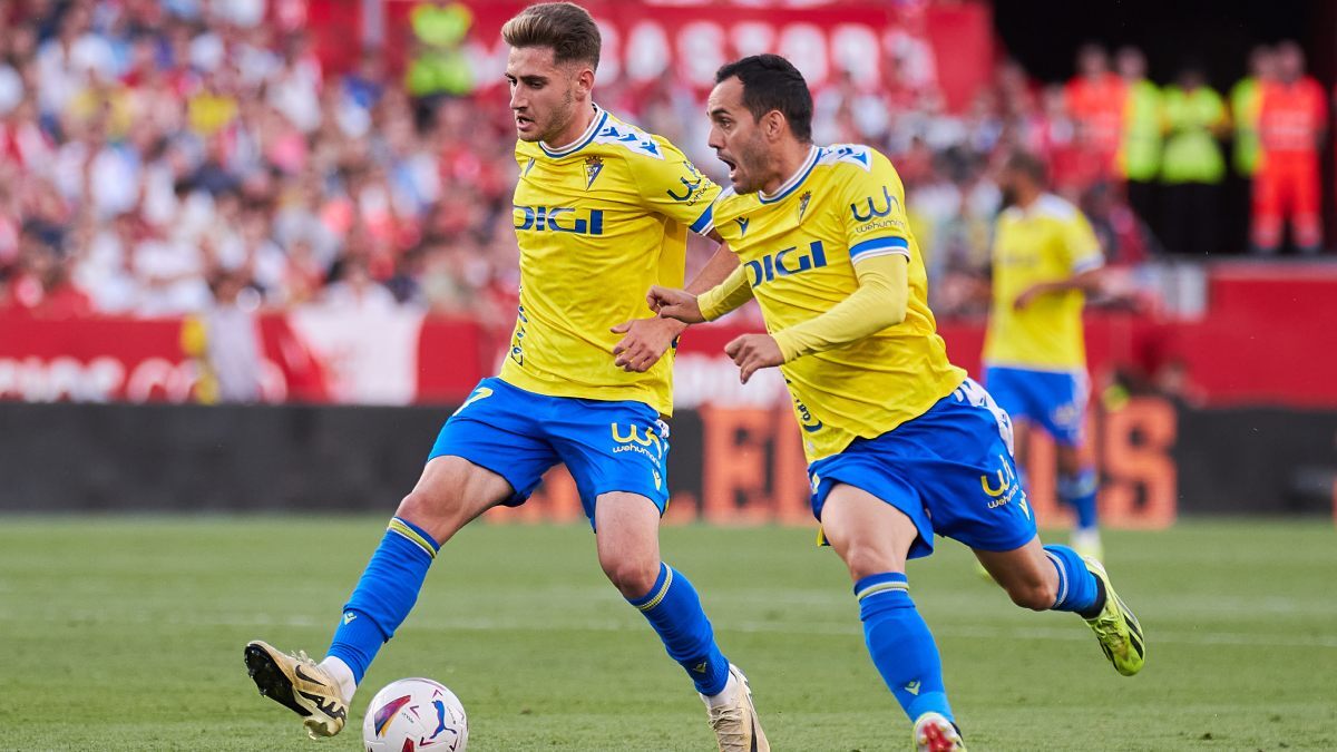 Robert Navarro y Juanmi Jiménez en el Sevilla FC - Cádiz CF | Salvador López Medina para El MIRA