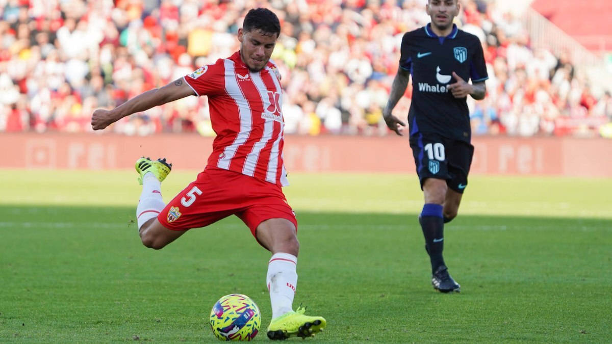 Lucas Robertone en el UD Almería - Atlético de Madrid