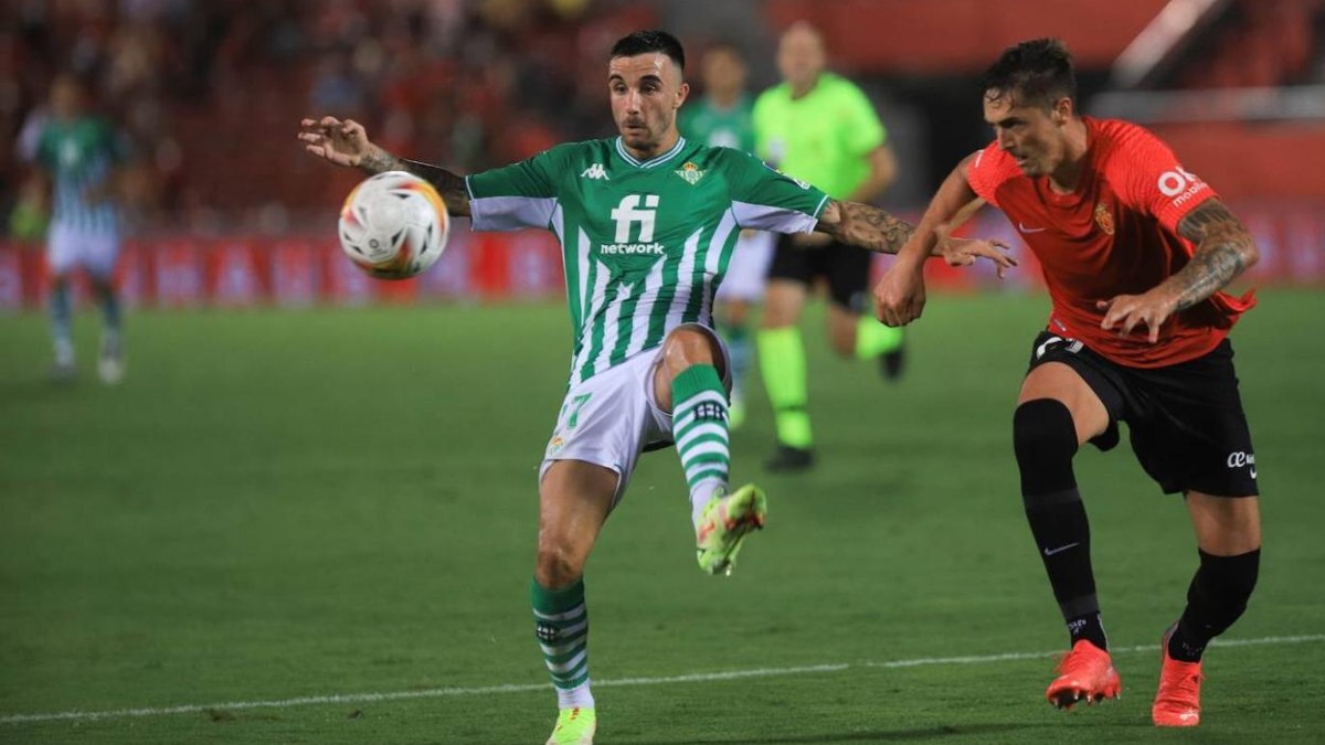 Rober González y Antonio Raíllo en un RCD Mallorca - Real Betis