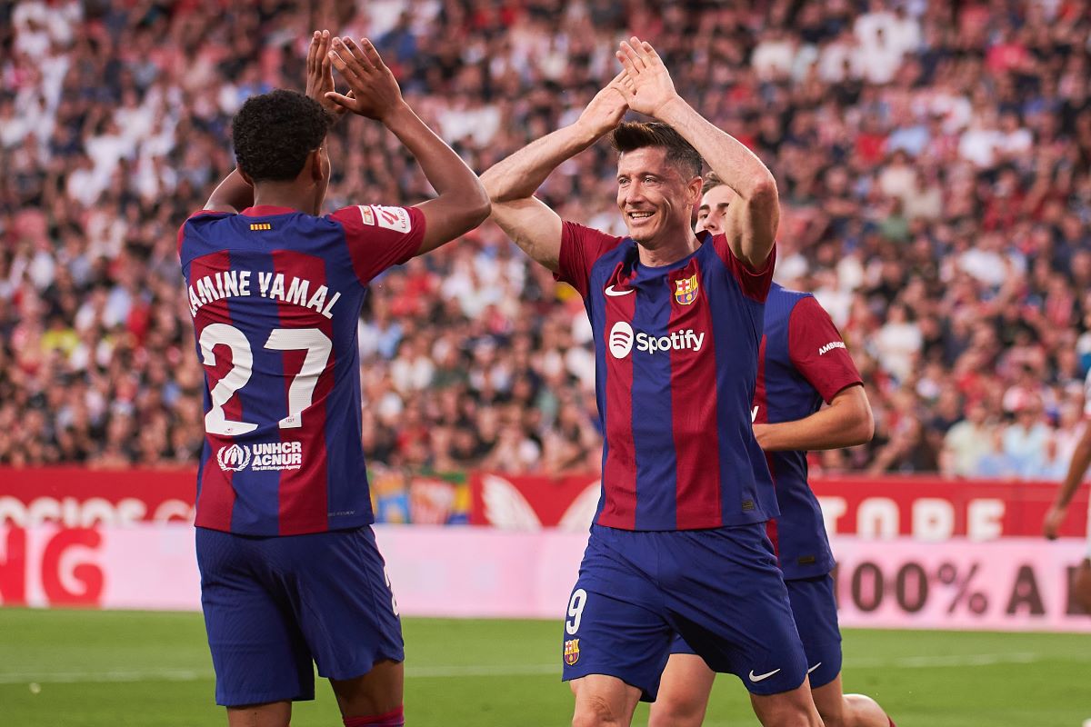 Lamine Yamal y Lewandowski en el Sevilla FC - FC Barcelona | Salvador López Medina para El MIRA