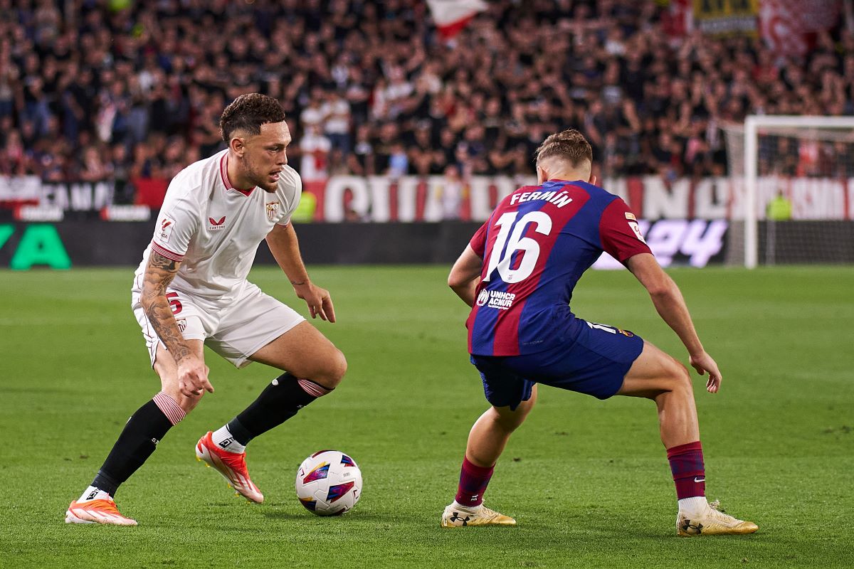 Lucas Ocampos y Fermín en el Sevilla FC - FC Barcelona | Salvador López Medina para El MIRA