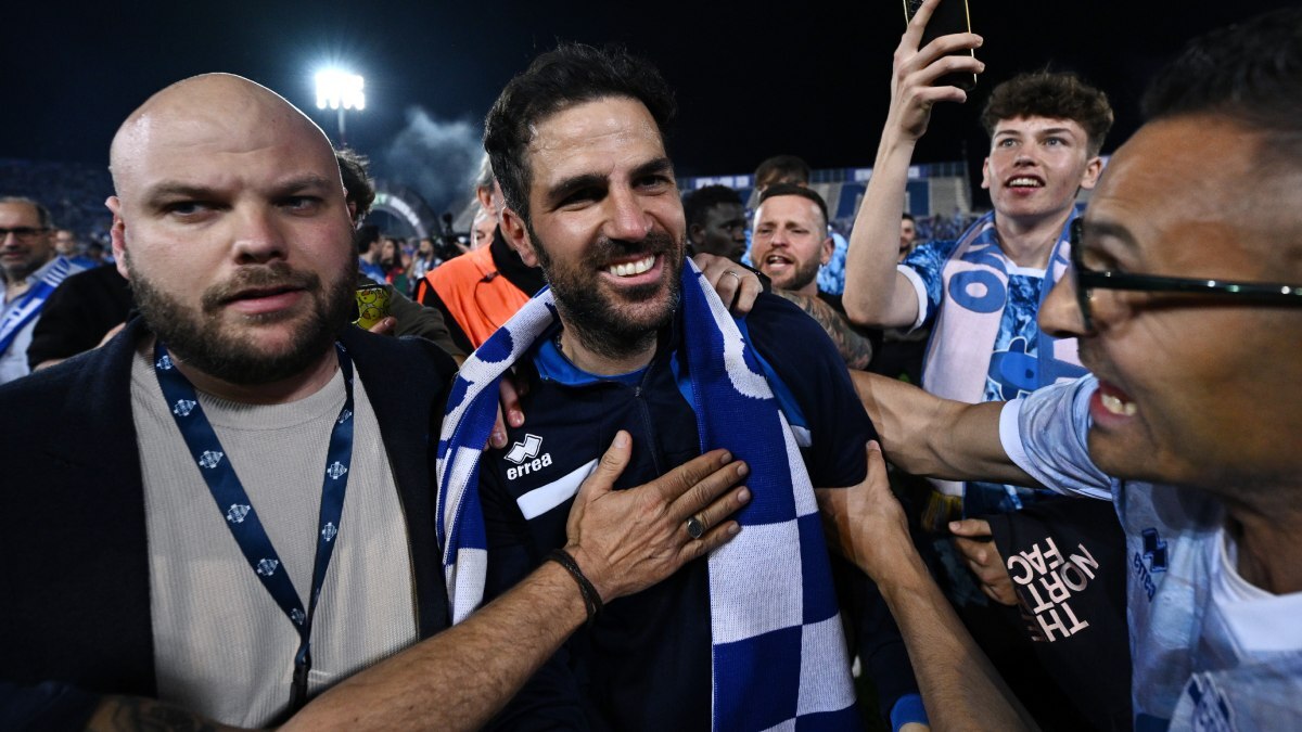 Cesc Fàbregas en la celebración del ascenso del Como a Serie A