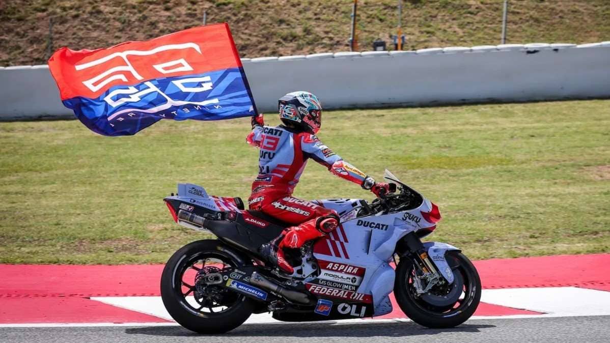 Motogp.com. Marc Márquez celebrando en el GP de Catalunya 2025.