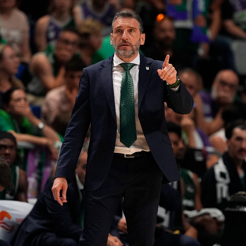 Ibon Navarro, entrenador del Unicaja Baloncesto, durante el partido ante el UCAM Murcia
