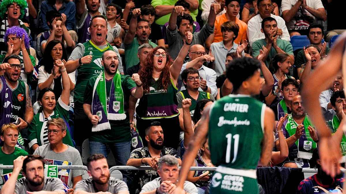 Los aficionados del Unicaja Baloncesto en el pabellón Martín Carpena