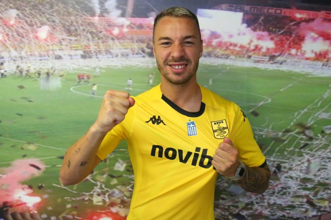 Loren Morón durante su presentación como jugador del Aris Salónica