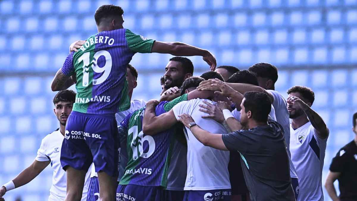 Jugadores del Málaga CF celebrando uno de los goles ante el Celta Fortuna