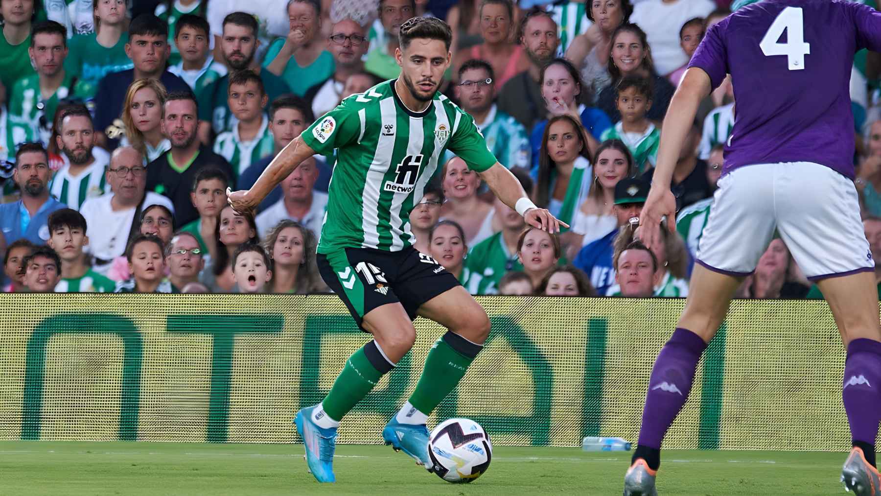 Álex Moreno en un partido con el Real Betis | Salvador López Medina para El MIRA