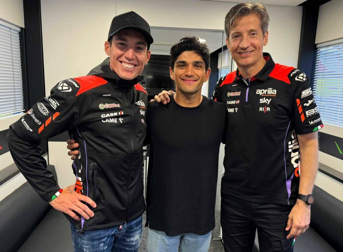 X Aleix Espargaró. Jorge Martín acompañado por Aleix y Máximo Rivola tras el fichaje por Aprilia