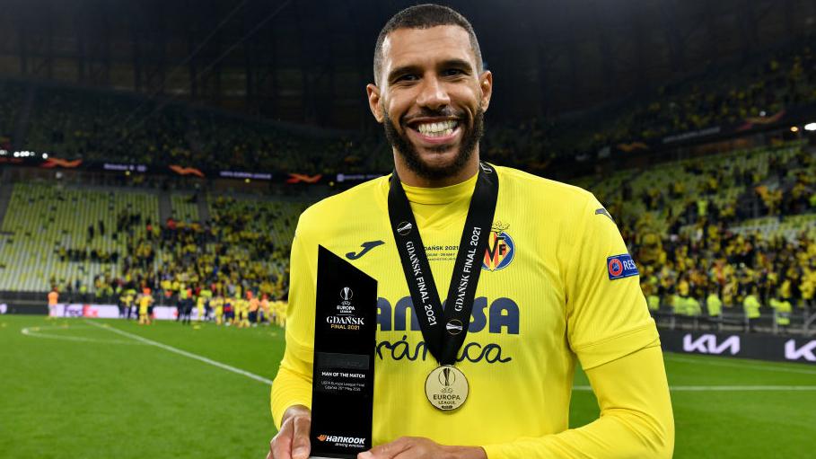 Étienne Capoue fue el MVP de la final de la Europa League que enfrentó al Villarreal CF ante el Manchester United