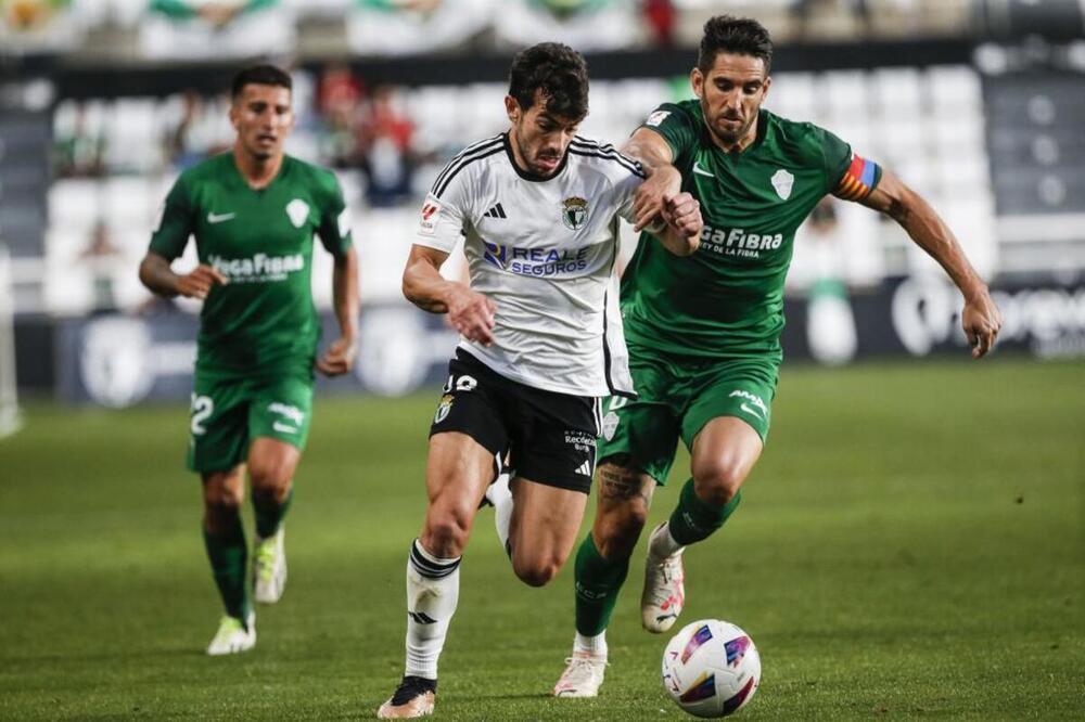 Curro Sánchez ha firmado una gran temporada 23/24 en el Burgos CF