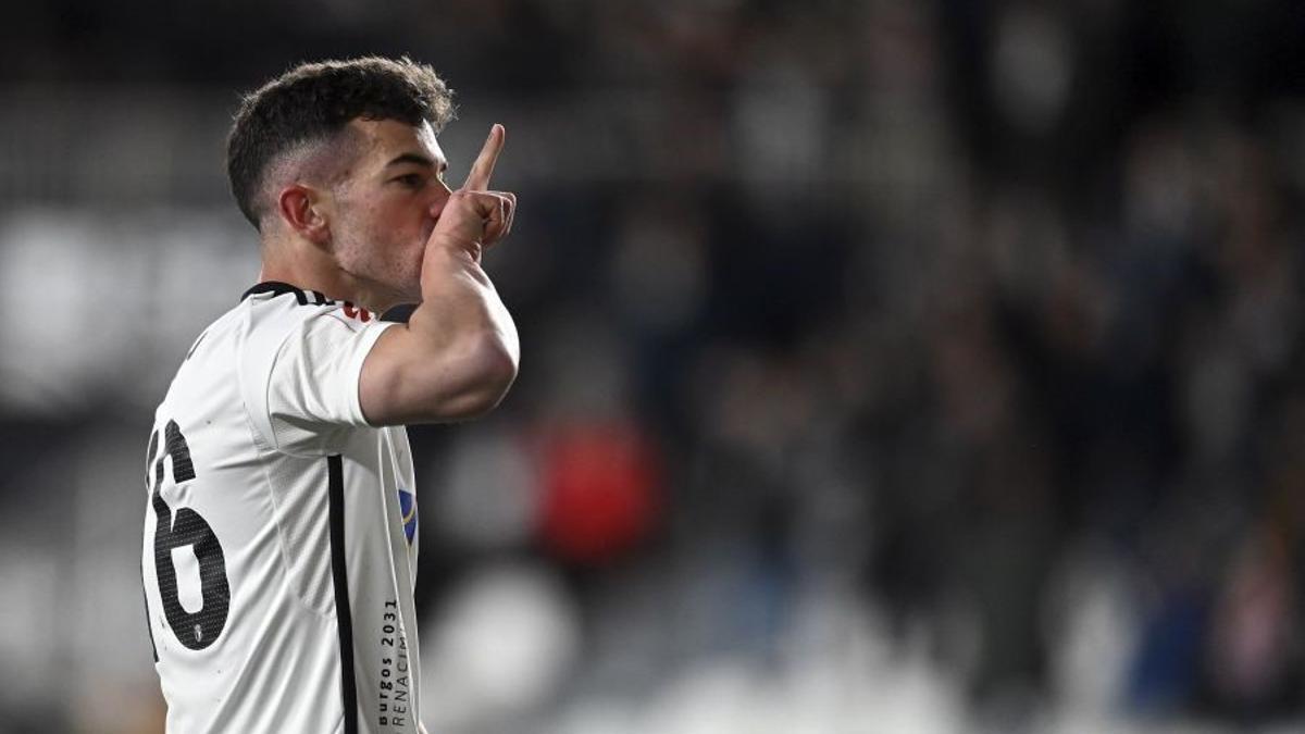Curro Sánchez celebra uno de sus tantos goles anotados con la camiseta del Burgos CF