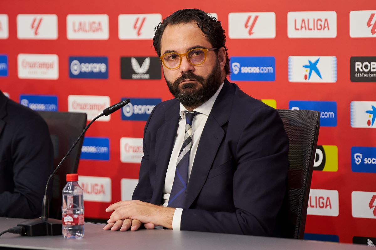 Víctor Orta en la presentación de García Pimienta con el Sevilla FC | Salvador López Medina para El MIRA