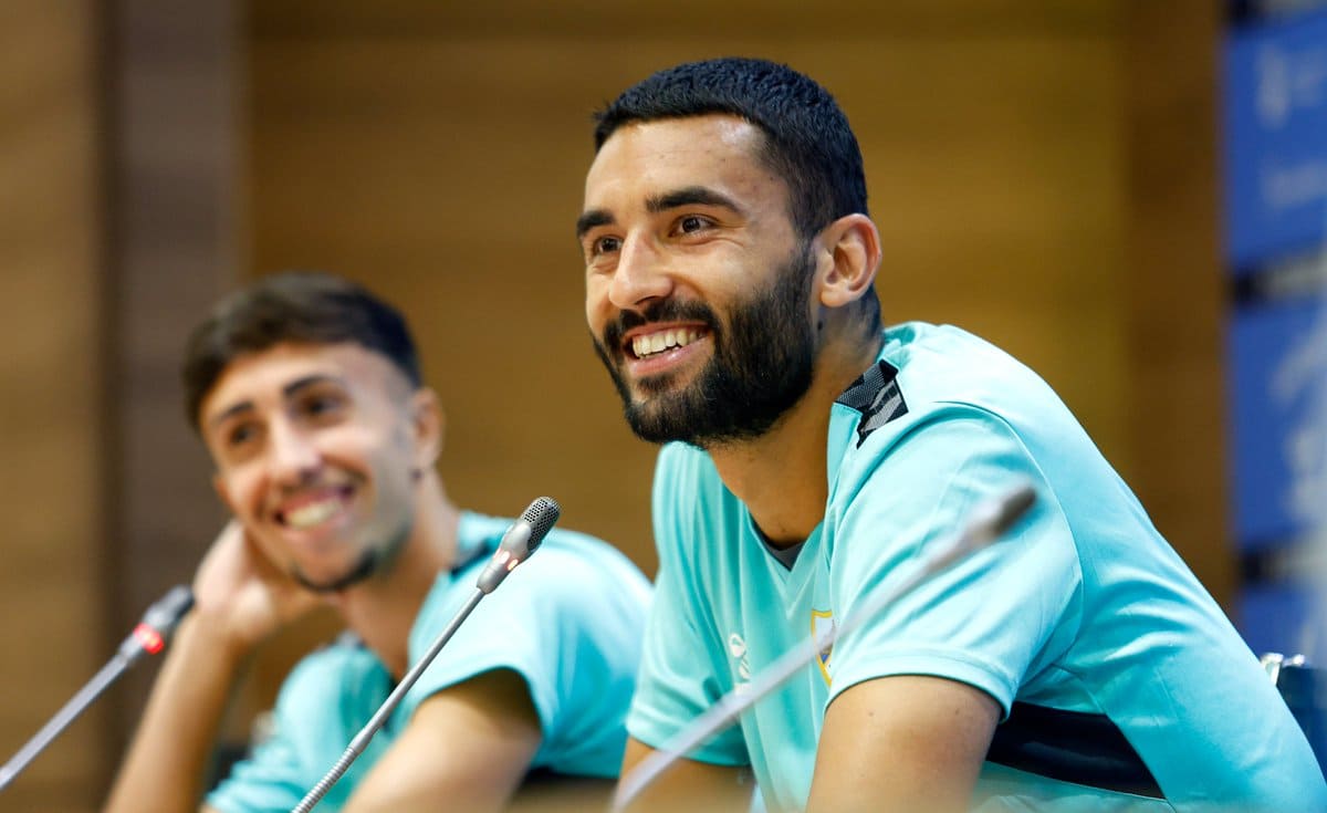 David Larrubia y Einar Galilea, jugadores del Málaga CF, en la sala de prensa del estadio La Rosaleda