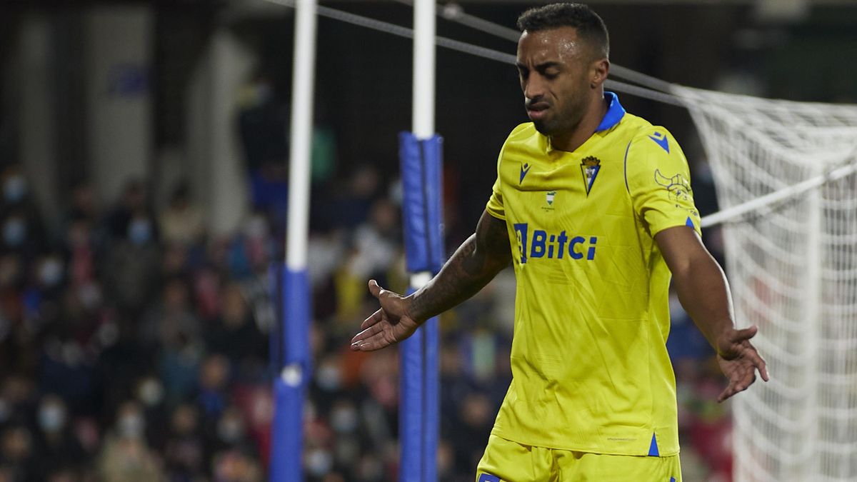Carlos Akapo durante su etapa en el Cádiz CF