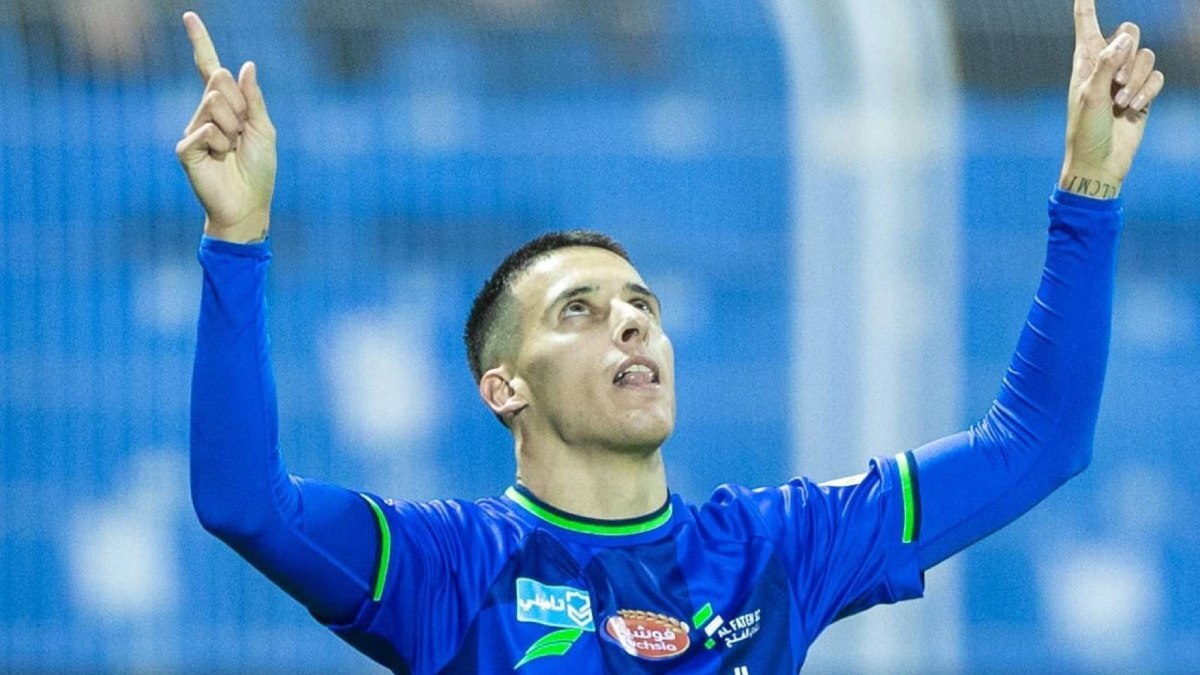 Cristian Tello celebra un gol durante su reciente etapa en el Al Fateh de Arabia Saudí