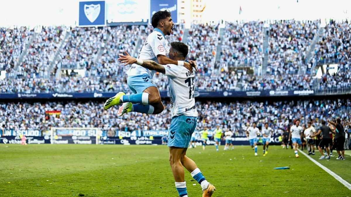 Roberto Fernández y Kevin Medina en el estadio La Rosaleda. Málaga CF 2-1- Celta Fortuna