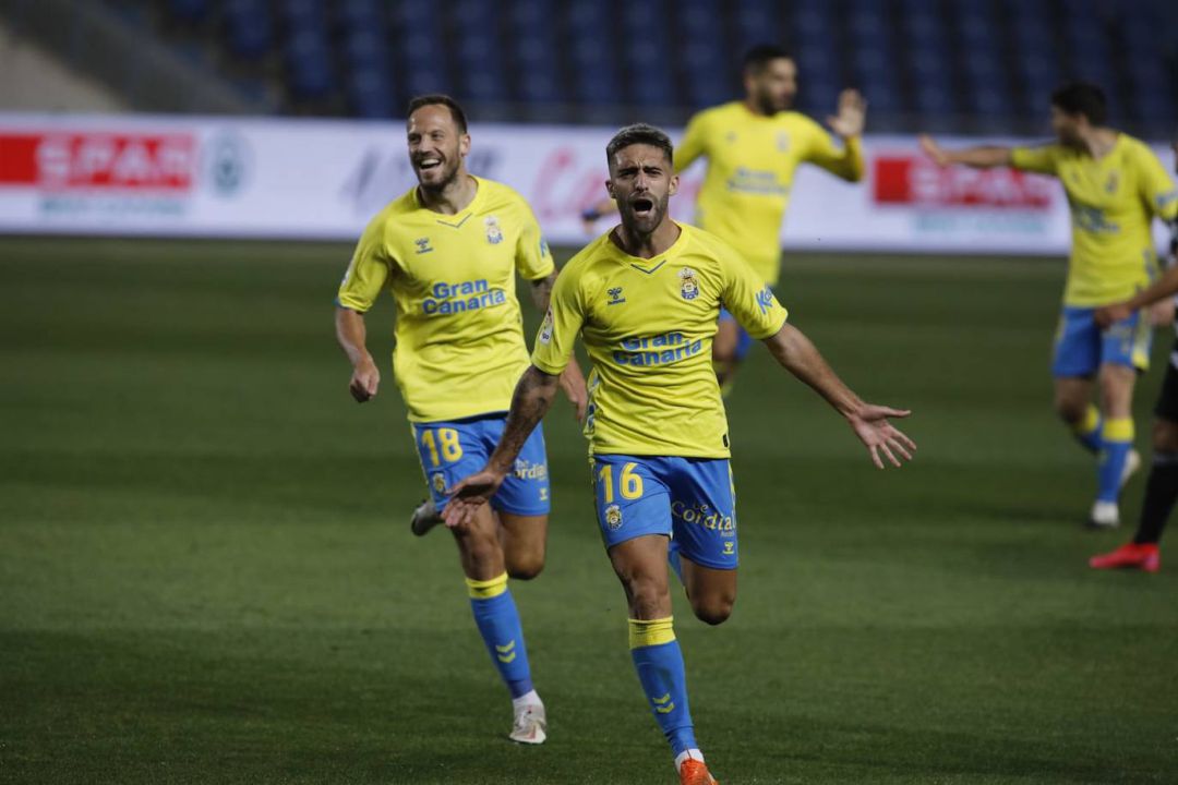 Pejiño celebra uno de sus tantos goles anotados con la elástica de la UD Las Palmas