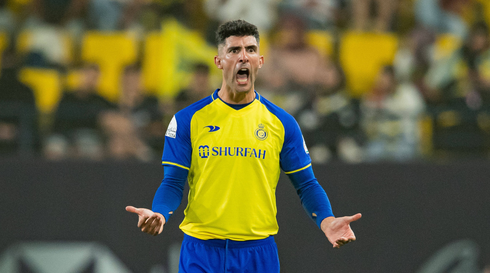 Álvaro González, objetivo del Cádiz CF, durante su etapa en el Al Nassr de Arabia Saudí