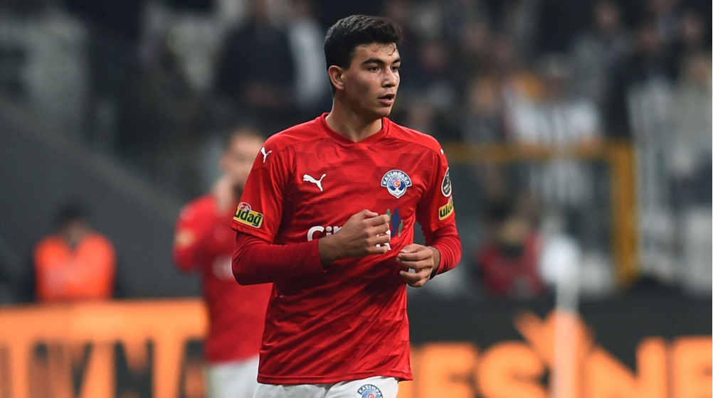 Yasin Özcan, jugador de 18 años de edad que suma más de 50 partidos con el Kasimpasa