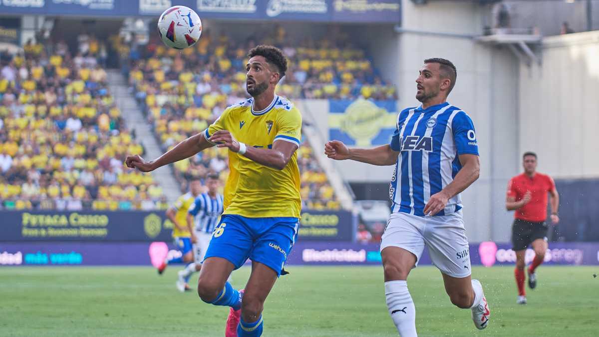 Chris Ramos en el Cádiz CF - Deportivo Alavés | Salvador López Medina para ElMIRA