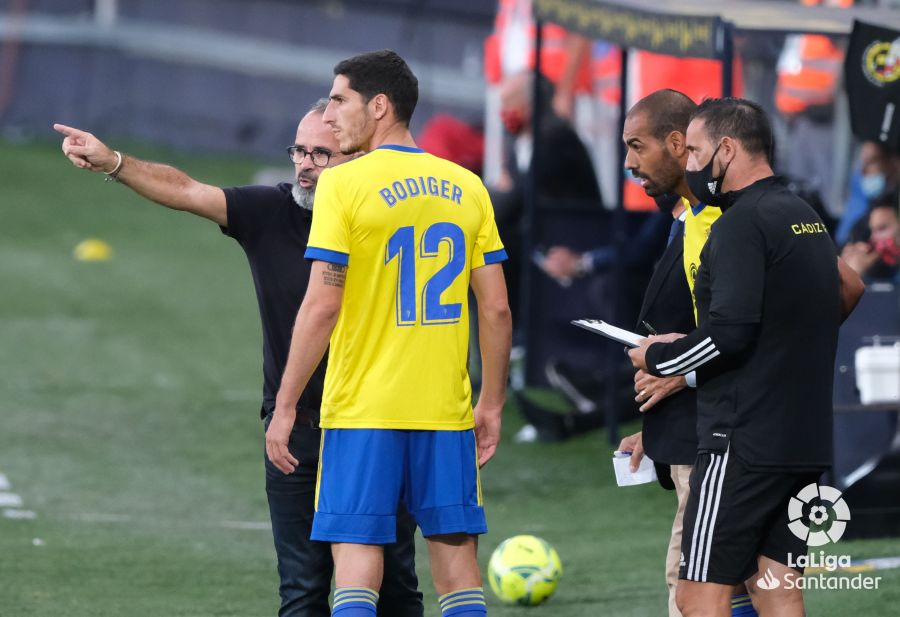 Yann Bodiger, junto a Álvaro Cervera, durante su etapa en el Cádiz CF | LaLiga