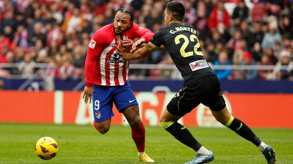 César Montes y Memphis Depay en el Atlético de Madrid - UD Almería