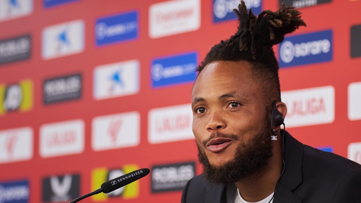 Chidera Ejuke en su presentación como futbolista del Sevilla FC | Salvador López Medina para El MIRA