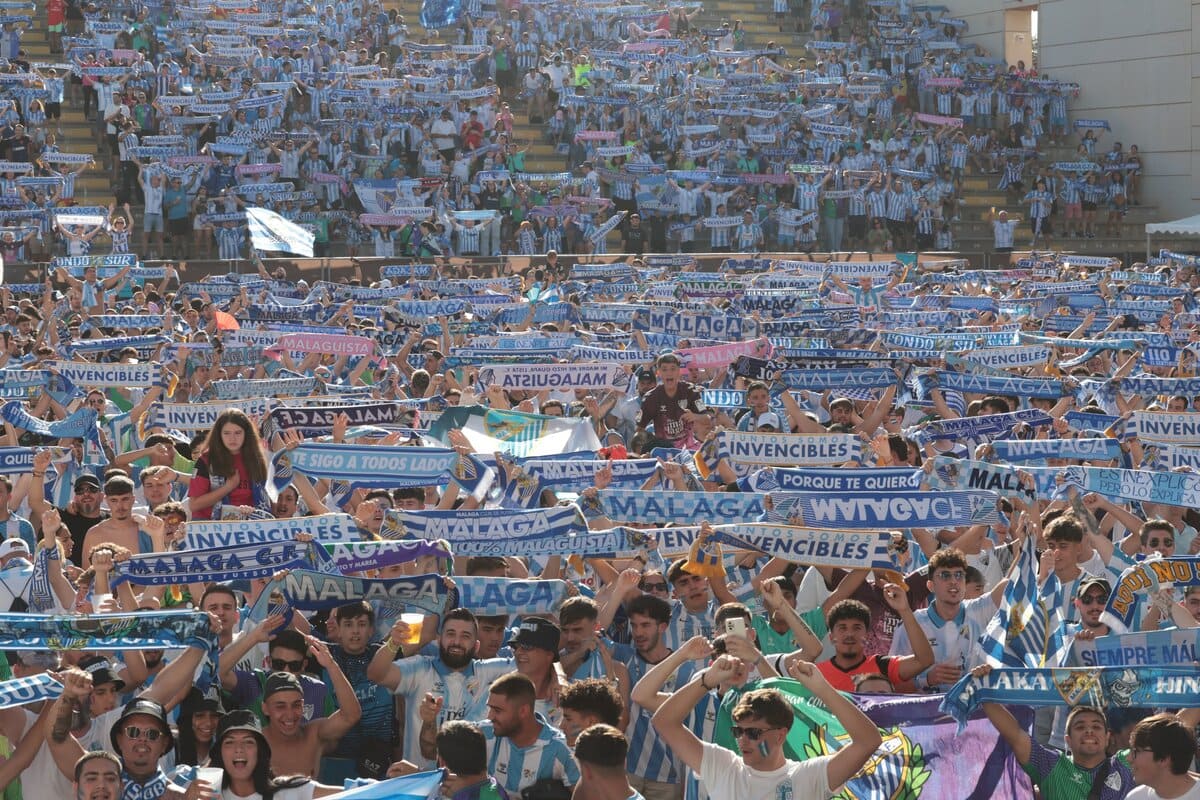 Aficionados del Málaga CF en el Auditorio Cortijo de Torres