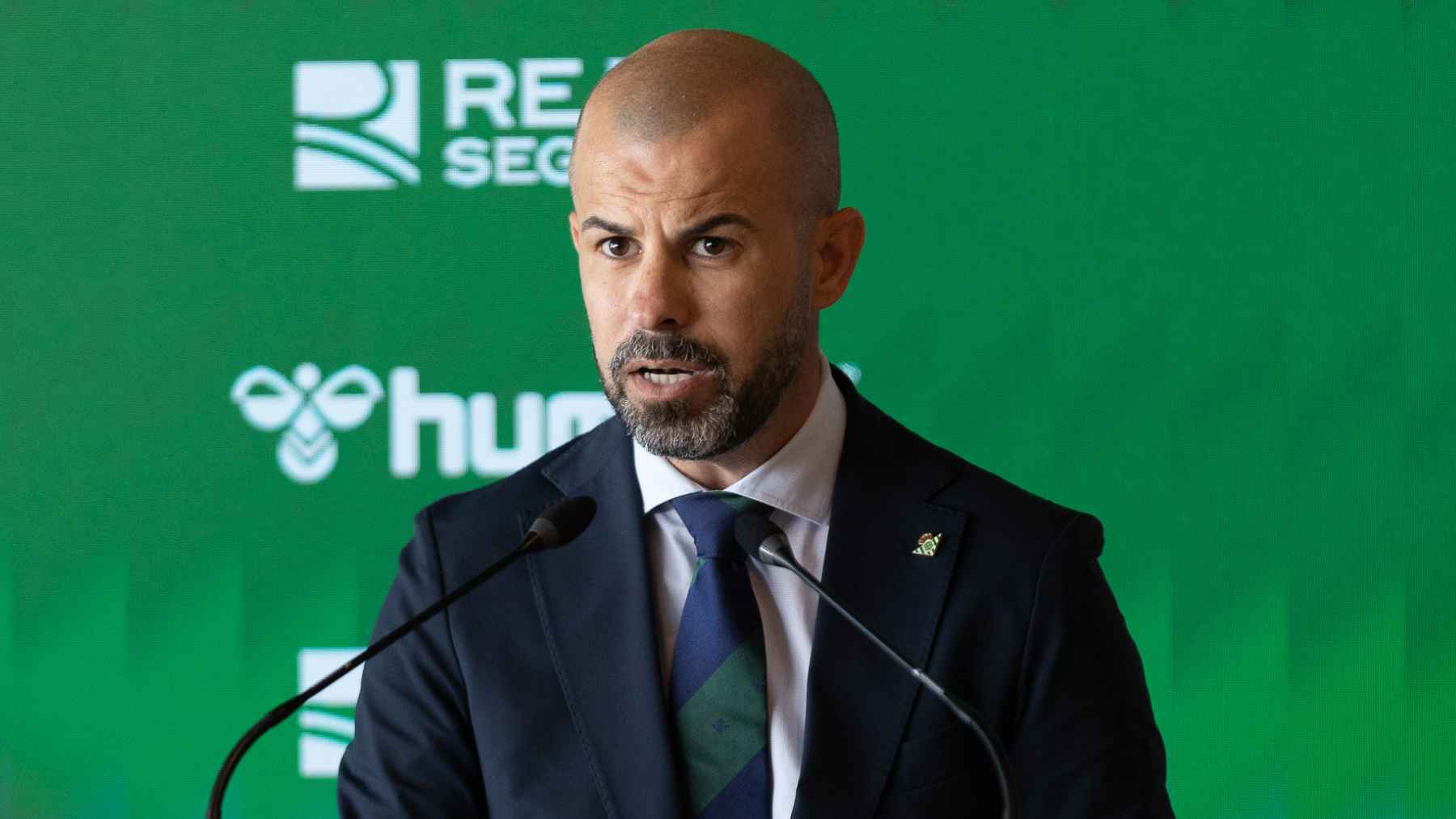 Manu Fajardo en la presentación de Romain Perraud con el Real Betis | Rafael Román