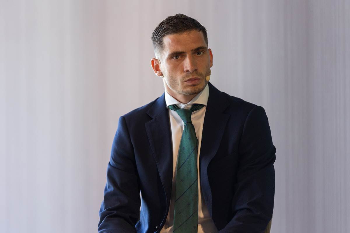 Romain Perraud en su presentación con el Real Betis | Rafael Román