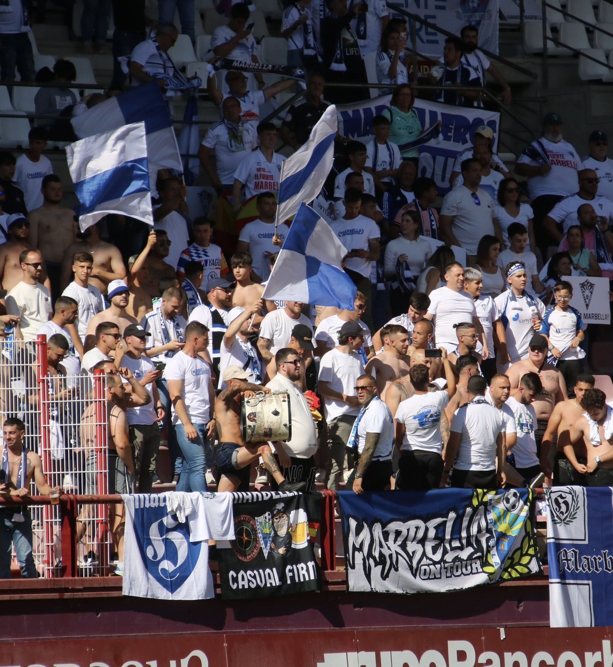 Aficionados del Marbella FC desplazados a Logroño