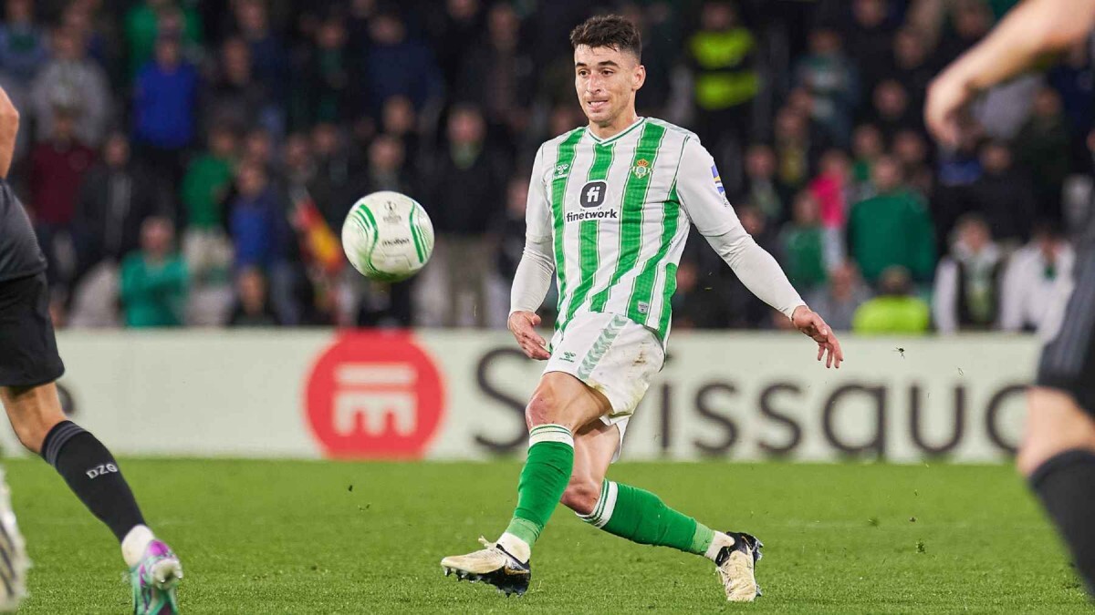 Marc Roca en el Real Betis - Dinamo Zagreb | Salvador López Medina para El MIRA