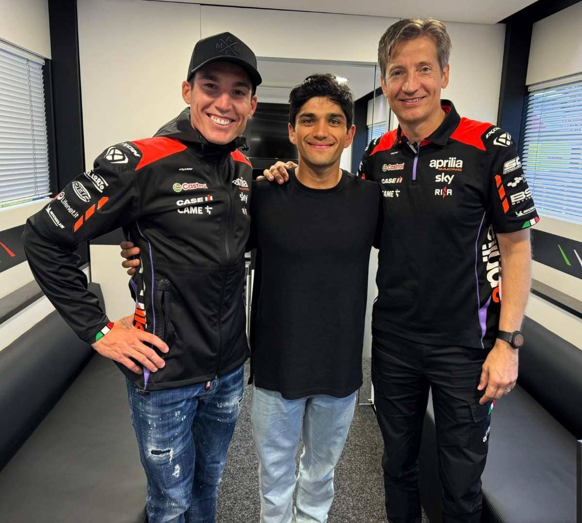 Aleix Espargaró, Jorge Martín y Massimo Rivola tras el fichaje del piloto madrileño