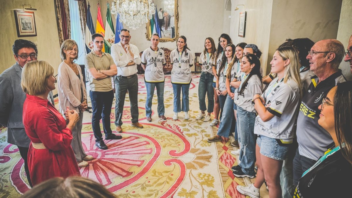 Recepción al equipo senior femenino del Unión Baloncesto Jerez | Rafa Domínguez