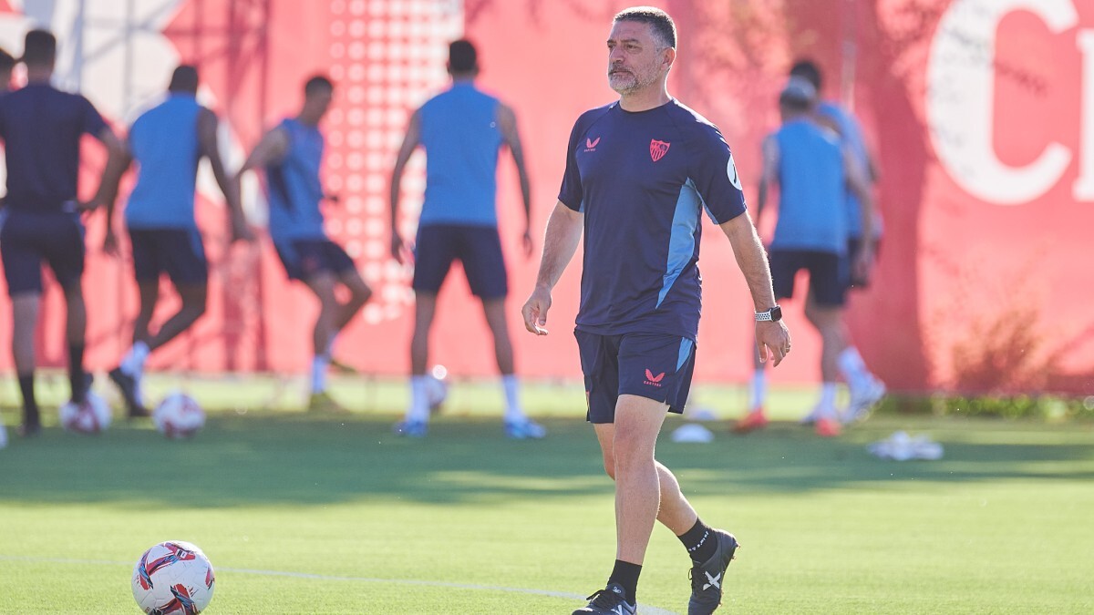 Xavier García Pimienta durante un entrenamiento del Sevilla FC | Salvador López Medina para El MIRA