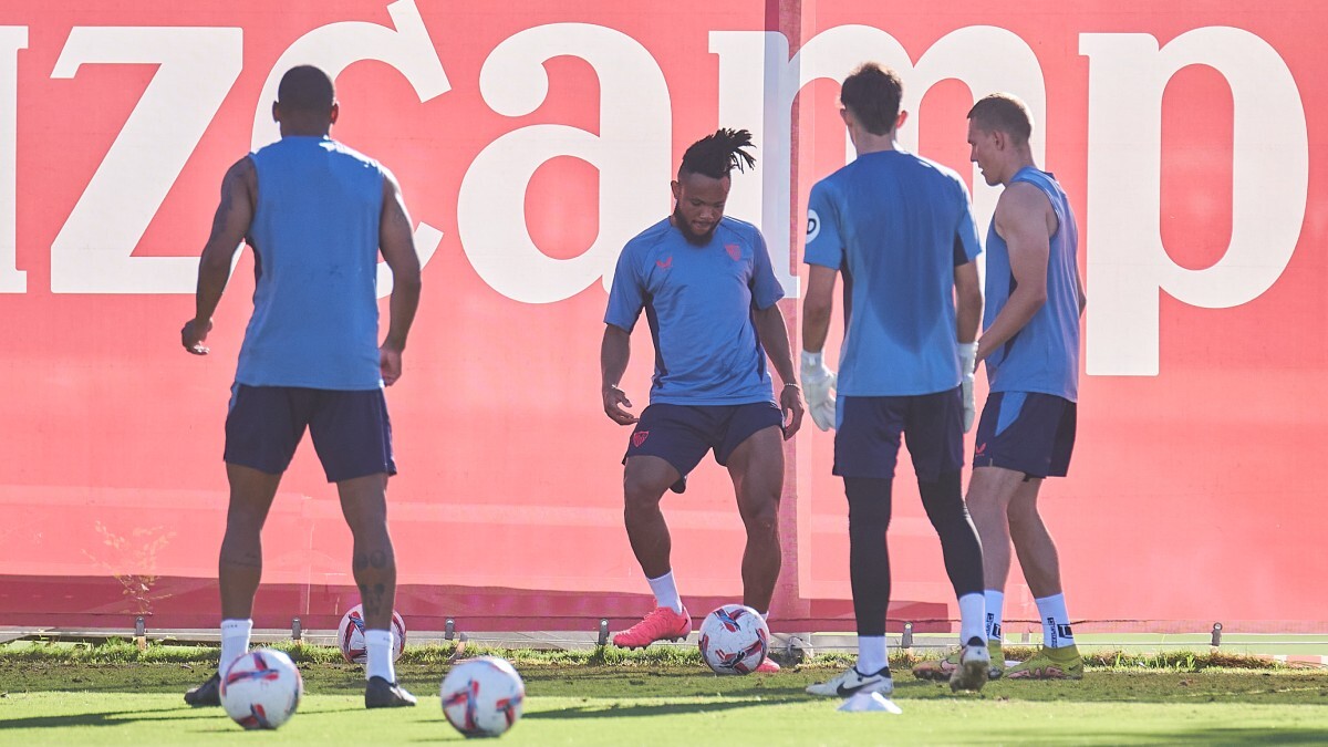 Chidera Ejuke durante un entrenamiento del Sevilla FC | Salvador López Medina para El MIRA